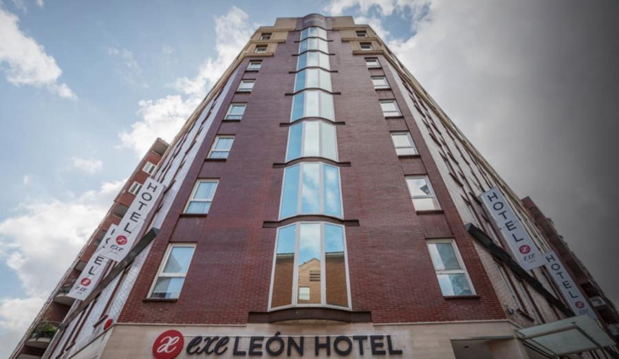 Exe Leon Hotel Exterior foto