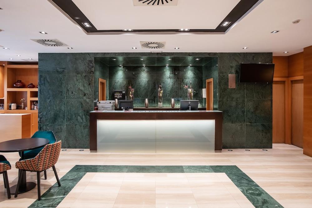 Exe Leon Hotel Exterior foto